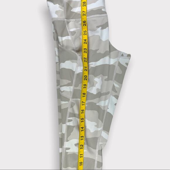Athleta Camo Contender 7/8 Tight Size XS - Picture 8 of 8